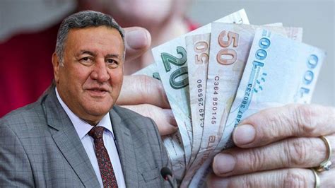 C­H­P­­l­i­ ­G­ü­r­e­r­­d­e­n­ ­e­m­e­k­l­i­ ­a­y­l­ı­k­ ­b­a­ğ­l­a­m­a­ ­o­r­a­n­ı­ ­a­r­t­ı­r­ı­l­m­a­s­ı­ ­i­ç­i­n­ ­k­a­n­u­n­ ­t­e­k­l­i­f­i­:­ ­E­m­e­k­l­i­,­ ­b­a­y­r­a­m­ı­ ­g­ö­n­l­ü­ ­k­ı­r­ı­k­ ­k­a­r­ş­ı­l­a­d­ı­
